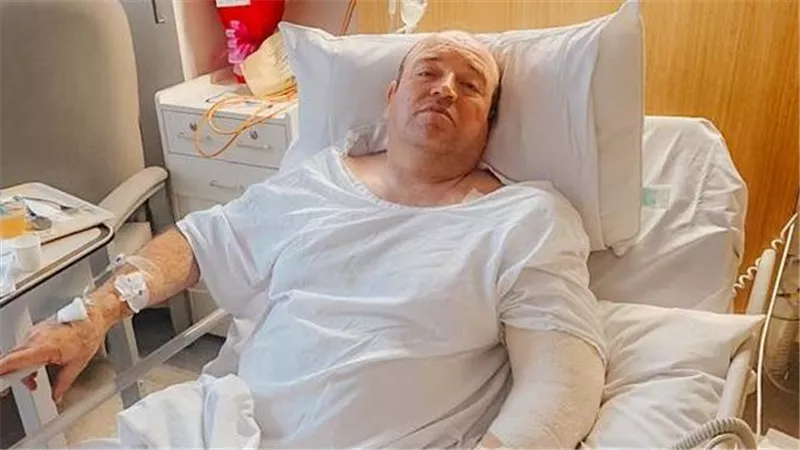 برسالة مؤثرة.. أول ظهور لـ أحمد الأحمد بطل هجوم سيدني من المستشفى| فيديو