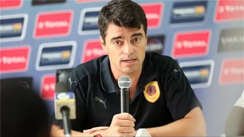 مدرب يانج أفريكانز يكشف حقيقة تلقيه عرضًا لتدريب منتخب مصر