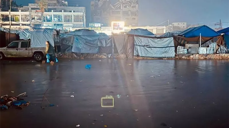 رسالة من تحت الماء.. خيام غزة تسبح في السيول| فيديو