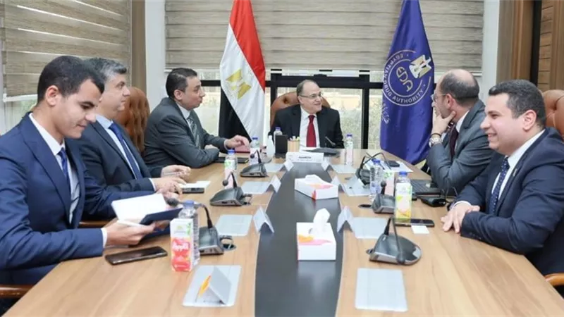 «هيئة الدواء» تبحث تعزيز جودة الخدمات الطبية مع مستشفيات كليوباترا 