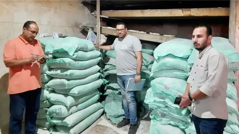 النيابة تتحفظ على 4 أطنان دقيق مدعم قبل بيعها بالسوق السوداء