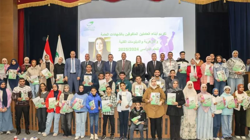 «البريد» يكرم أبناء العاملين المتفوقين دراسيا على مستوى الجمهورية