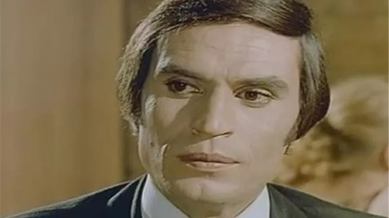 بعد تبرعه بمكتبته لأكاديمية الفنون.. معلومات مهمة عن الراحل عزت العلايلي 