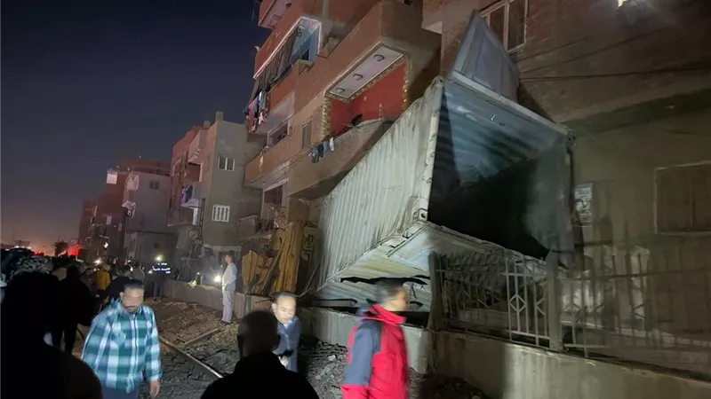 نتائج المعاينة الأولية للحادث المتسبب في توقف قطارات القاهرة الإسكندرية