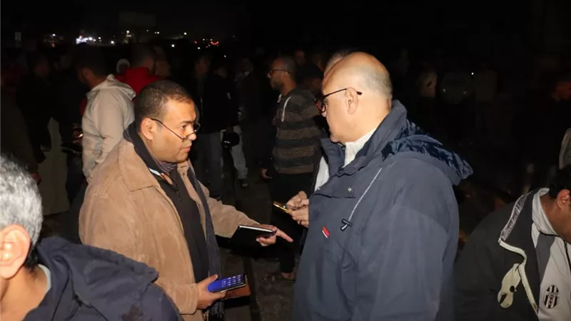 محافظ القليوبية ومدير الأمن يتابعان تطورات حادث قطار البضائع بطوخ
