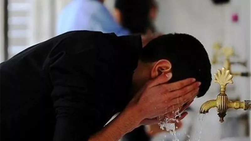 يطفئ لهيب الغضب.. فضل الوضوء وقت «عصبية الإنسان»