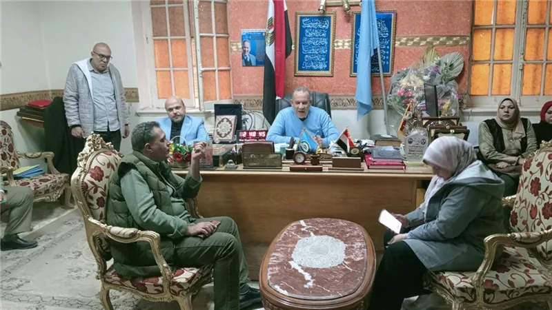 مدير تعليم أسيوط يلتقي المرشحين بمبادرة مشروعي مميز