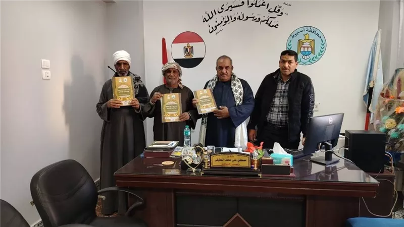 تسليم عقود تقنين أراضي أملاك دولة لعدد من المواطنين بمركز أبنوب بأسيوط 