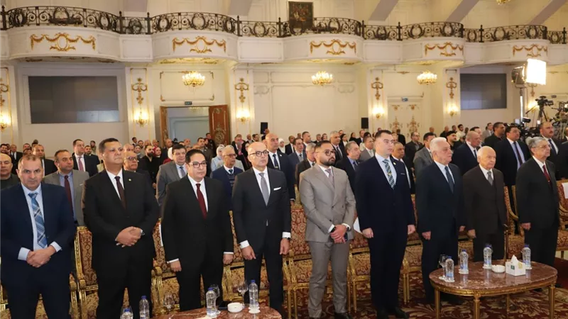 رئيس جامعة عين شمس يشهد افتتاح النسخة التاسعة من مؤتمر الأهرام للطاقة