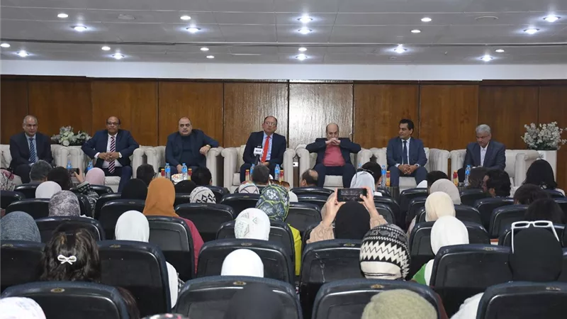 جامعة العاصمة تطلق مبادرة «الوعي حياة» وتكرم الفائزين بمسابقة الشعارات