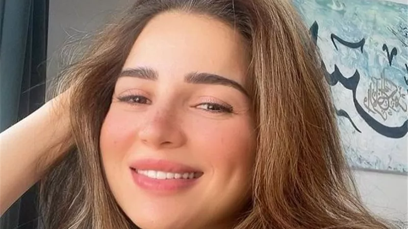 «طيبة وجدعة وسكر».. تهنئة مي عز الدين لـ ياسمين عبد العزيز
