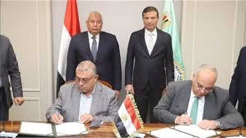 توقيع بروتوكول لحماية مركز إنتاج الحرير بالخارجة من زحف الرمال| التفاصيل