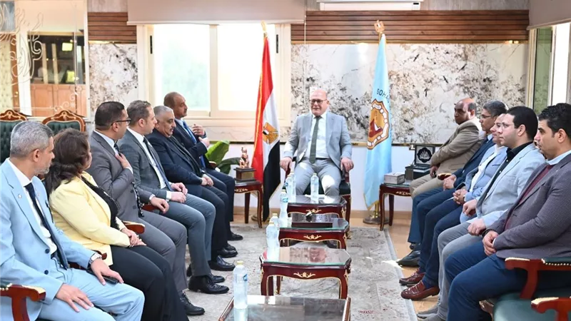 رئيس جامعة سوهاج ومحافظ نادي روتاري مصر يبحثان التعاون لدعم المشروعات