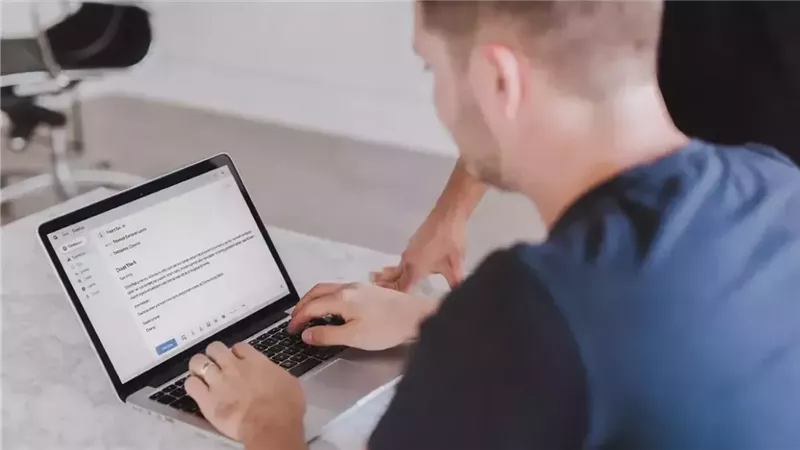 خبراء ينصحون بتجنب استخدام الإيموجي في رسائل البريد الإلكتروني| لهذا السبب