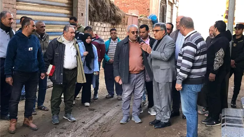 جولة مفاجئة لمحافظ الدقهلية داخل دنجواي بعد شكاوى من الصرف الصحي