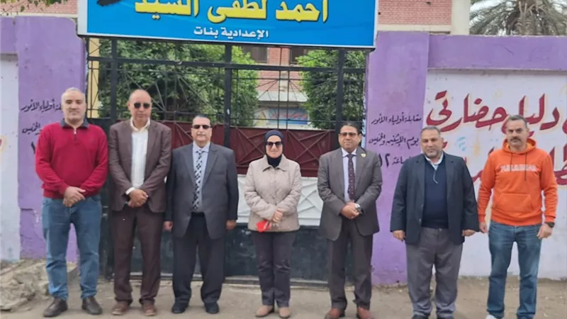 مدير تعليم القاهرة تتفقد عددا من المدارس بإدارة الزاوية التعليمية