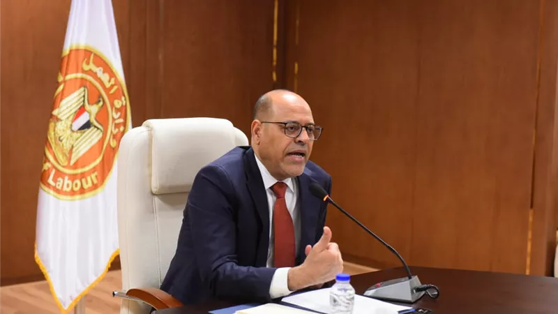  «العمل» تصدر شهادات مزاولة الحرفة لعمال مشروع المترو الجديد بالإسكندرية