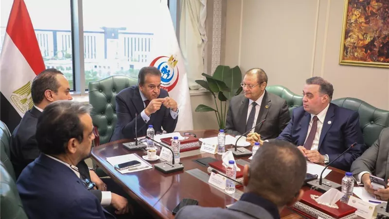 وزير الصحة يعقد اجتماعاً لمناقشة مشروع ميكنة التأمين الصحي الشامل