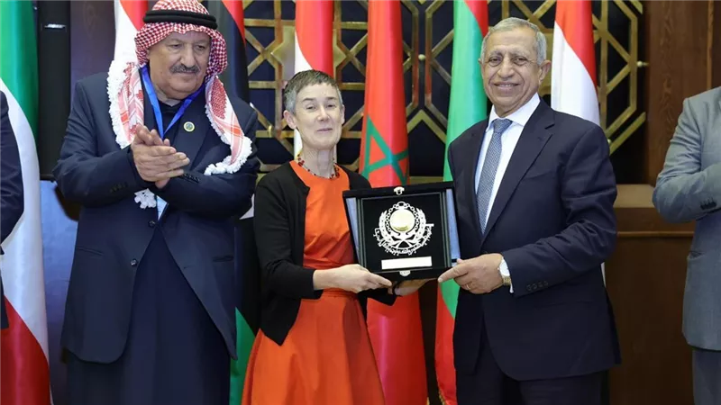 رئيس الأكاديمية العربية يستقبل وفدًا من جامعة نورثهامبتون لبحث سبل التعاون