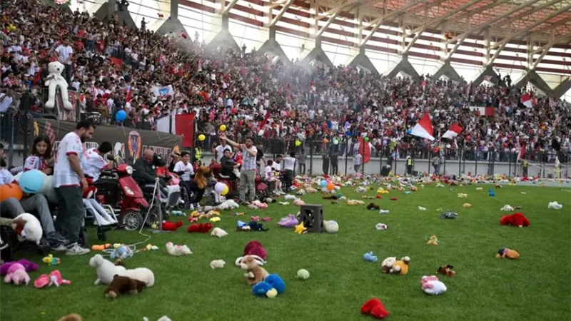 مبادرة إنسانية.. جماهير نادي زاخو العراقي تتوَّج بجائزة «ذا بيست» 