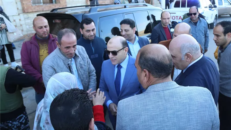 محافظ كفر الشيخ يلتقي أهالي برج البرلس ويصدر توجيهات عاجلة لحل المشكلات