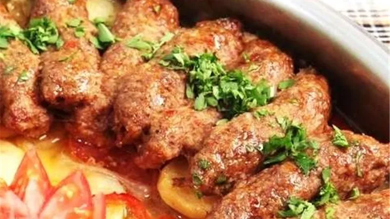 طريقة عمل الكفتة في الفرن خطوة بخطوة.. وجبة متكاملة شهية 
