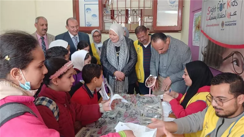 «صحة بني سويف» تنهي فحص 394 ألف طالب ضمن مبادرة «عيون أطفالنا»