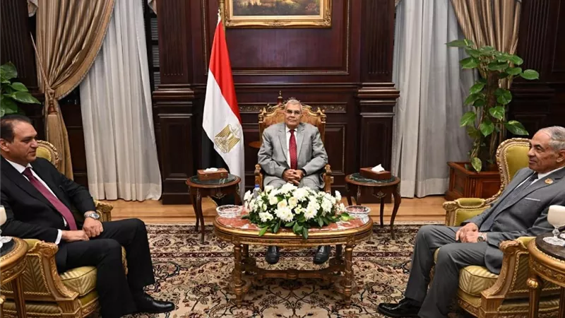 رئيس الشيوخ يستقبل علاء فؤاد ومحمد أبا زيد للتهنئة بانتخابه