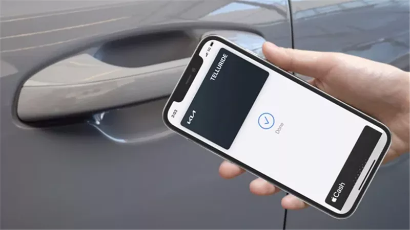 موعد تفعيل ميزة Apple Car Key  للتحكم في السيارة بالموبايل .. تويوتا تكشف