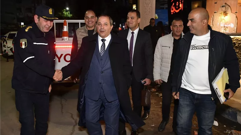محافظ بورسعيد يتفقد محيط عدد من اللجان الانتخابية