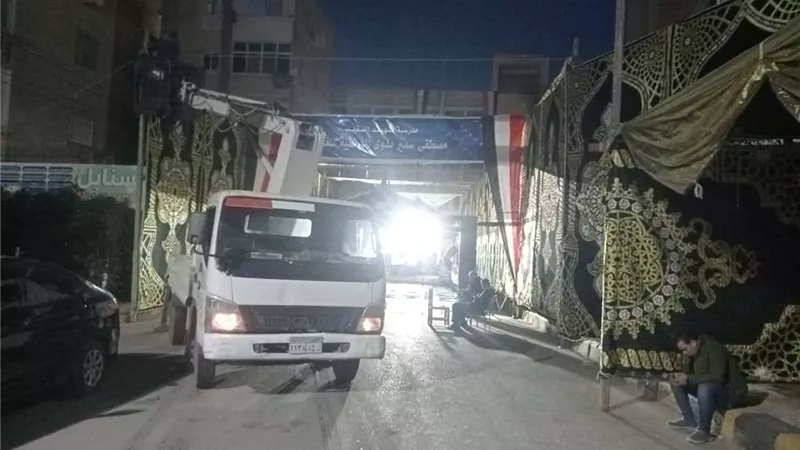 مراجعة الإنارة العامة في محيط اللجان الانتخابية بحي شرق بكفر الشيخ