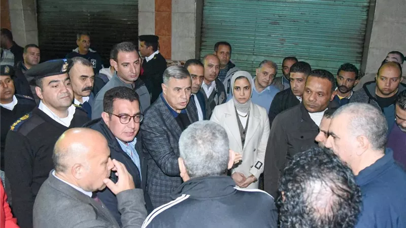 محافظ الإسكندرية يتفقد شارع زين العابدين وسوق الغيط الصعيدي بحي وسط 