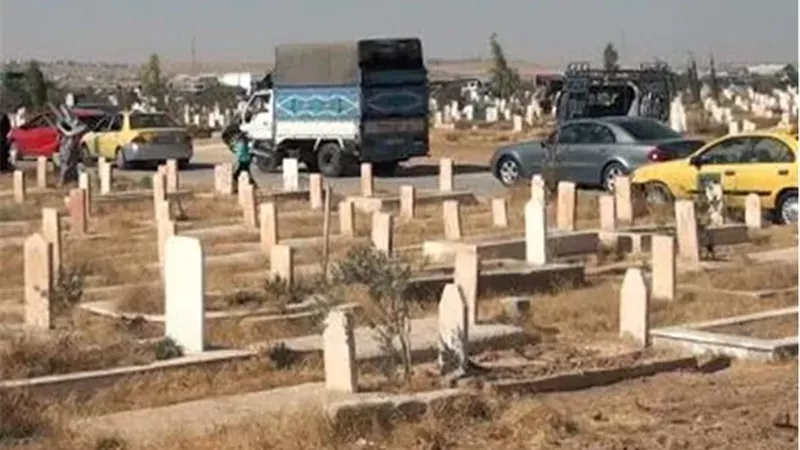 ما حكم توزيع الصدقات عند المقابر في طلعة رجب؟.. دار الإفتاء تجيب