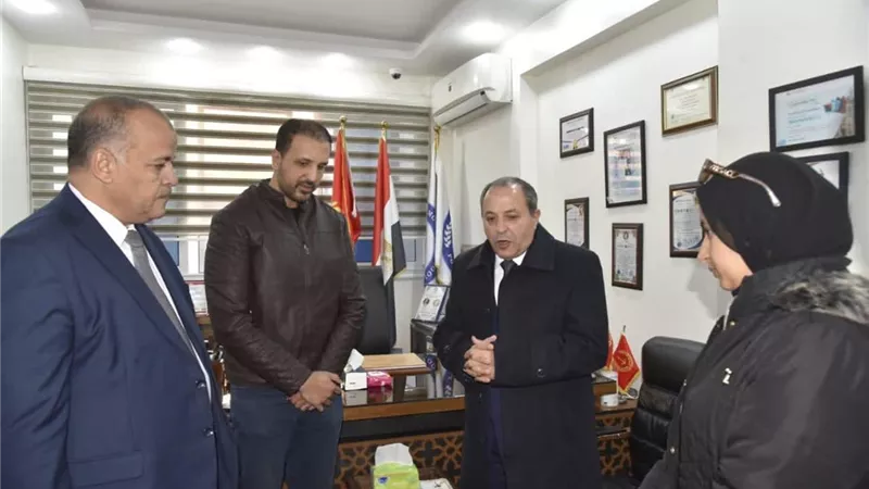 محافظ بورسعيد يزور مدرسة السيف ويعزي أسرة السباح يوسف محمد عبد المالك