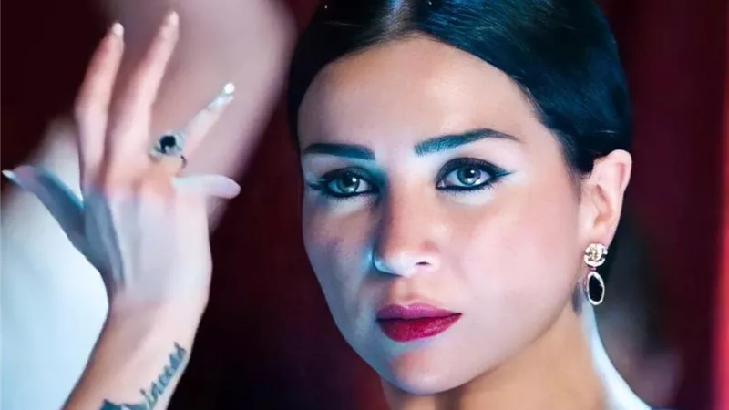 بعد ظهورها الأخير مع زوجها.. الجمهور لـ مي عز الدين: «ساكتة ليه اتكلمي»