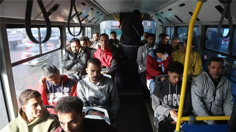 إقبال كثيف من المواطنين على استخدام الأتوبيس الترددي السريع BRT| صور