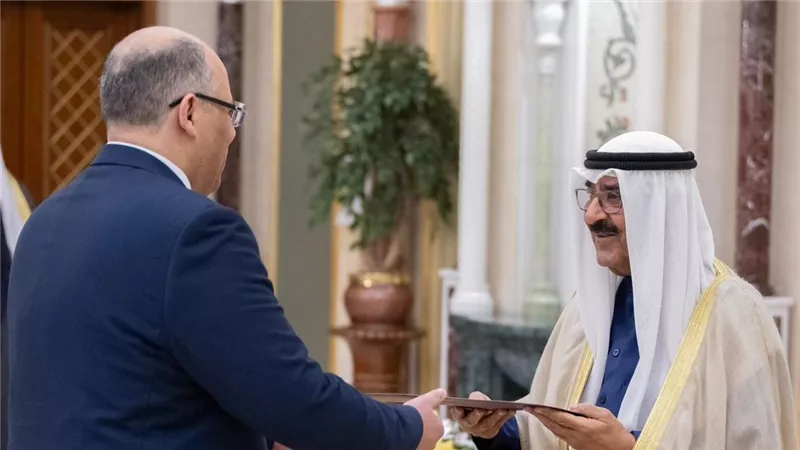السفير جابر أبو الوفا يقدم أوراق اعتماده لأمير الكويت