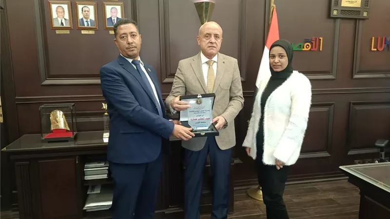 محافظ الأقصر يستقبل وفد المجلس الوطني للشباب في مبادرات التوعية المجتمعية