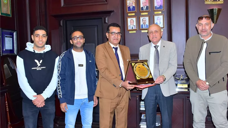 محافظ الأقصر يستقبل وفد شركة الكراكات المصرية لبحث تطهير مجرى النيل