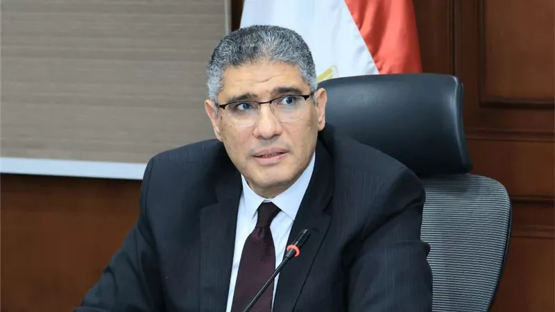 ضبط منشأة غير مرخصة لغش وتقليد الأسمدة الزراعية في الجيزة