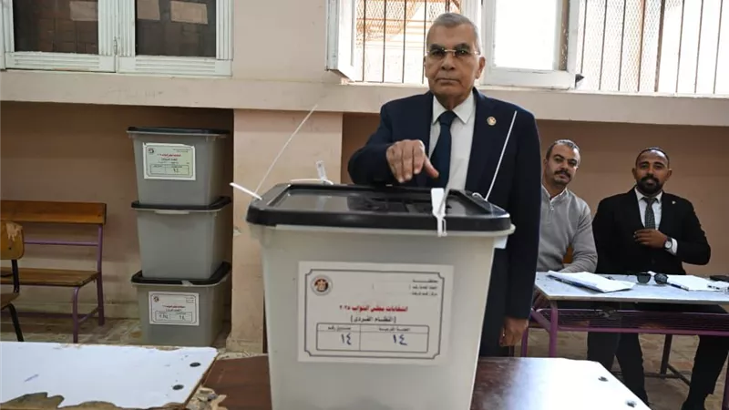 واجب وطني.. رئيس الشيوخ يدلي بصوته في جولة الإعادة لانتخابات النواب 2025