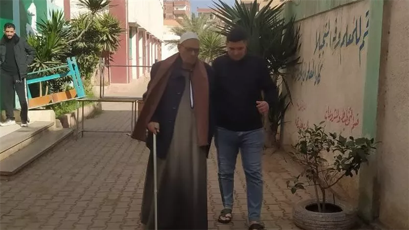 مواطنو الشرقية يحتشدون أمام لجان أول أيام جولة الإعادة بالانتخابات|صور