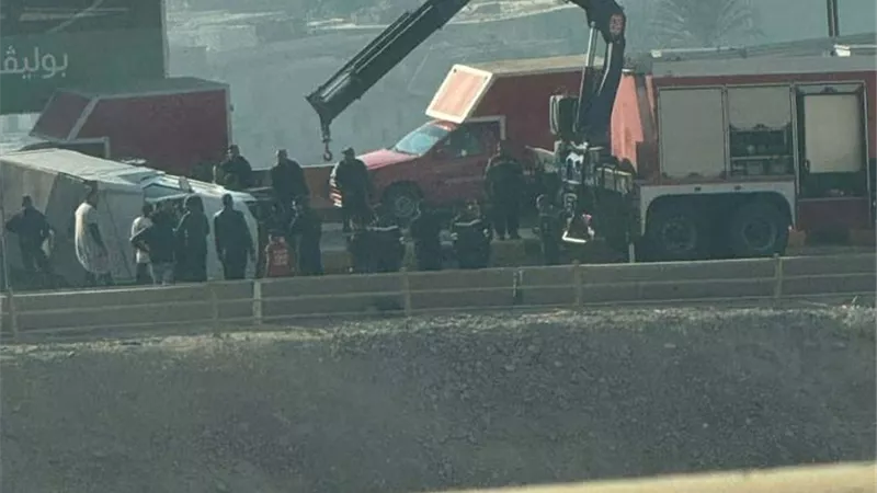 حادث سير.. إصابة شخص إثر انقلاب سيارة ربع نقل بالمنيا