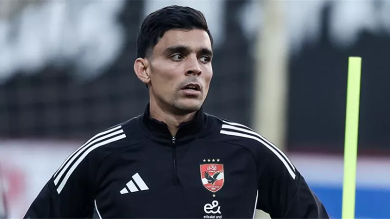 طبيب الأهلي يكشف تطورات إصابة أشرف بن شرقي 
