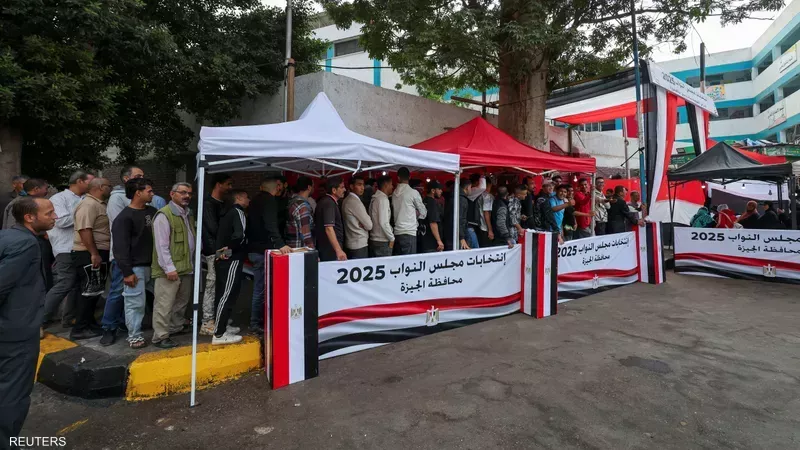 حملات تلجأ للحشد في اليوم الأول للتصويت بـ«الإعادة»