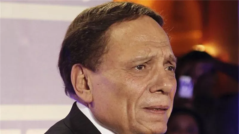 عادل إمام يغيب عن عزاء شقيقته