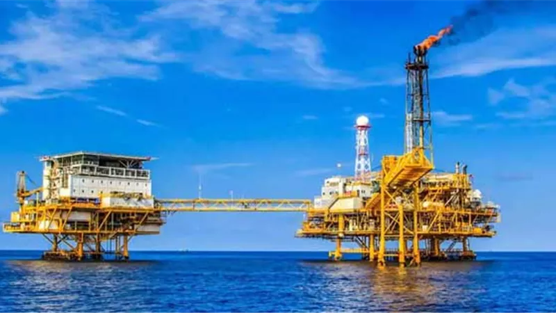  لندن تكسر خطوط العقوبات.. استثناء حقل ظُهر رغم الحصة الروسية
