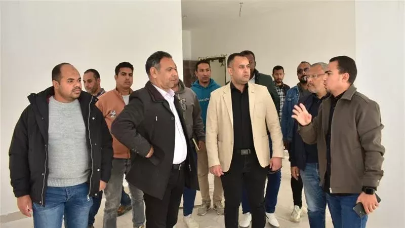 رئيس جهاز العلمين: تكثيف العمل لتسريع تسليم مشروعات الإسكان للمواطنين