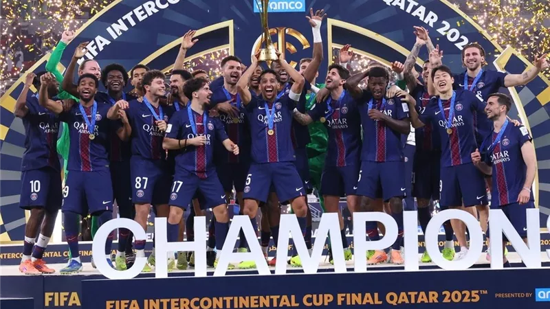 إنريكي يعلن قائمة باريس سان جيرمان للقاء فونتاناي بكأس فرنسا
