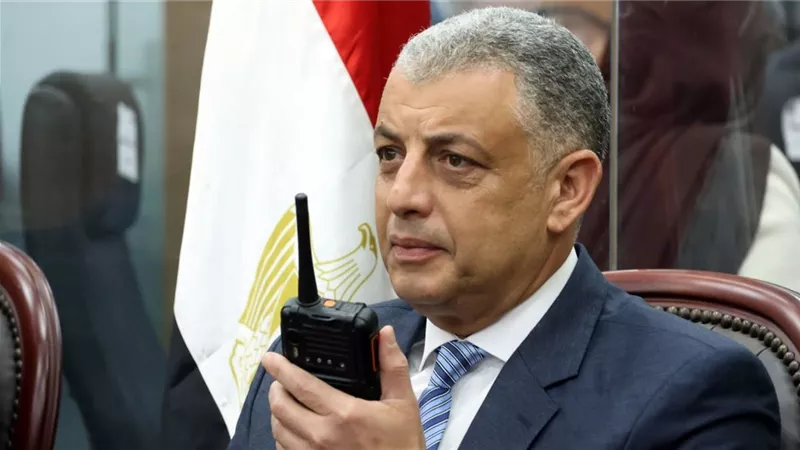 محافظ الإسماعيلية يتابع انتهاء أول أيام جولة الإعادة بانتخابات النواب